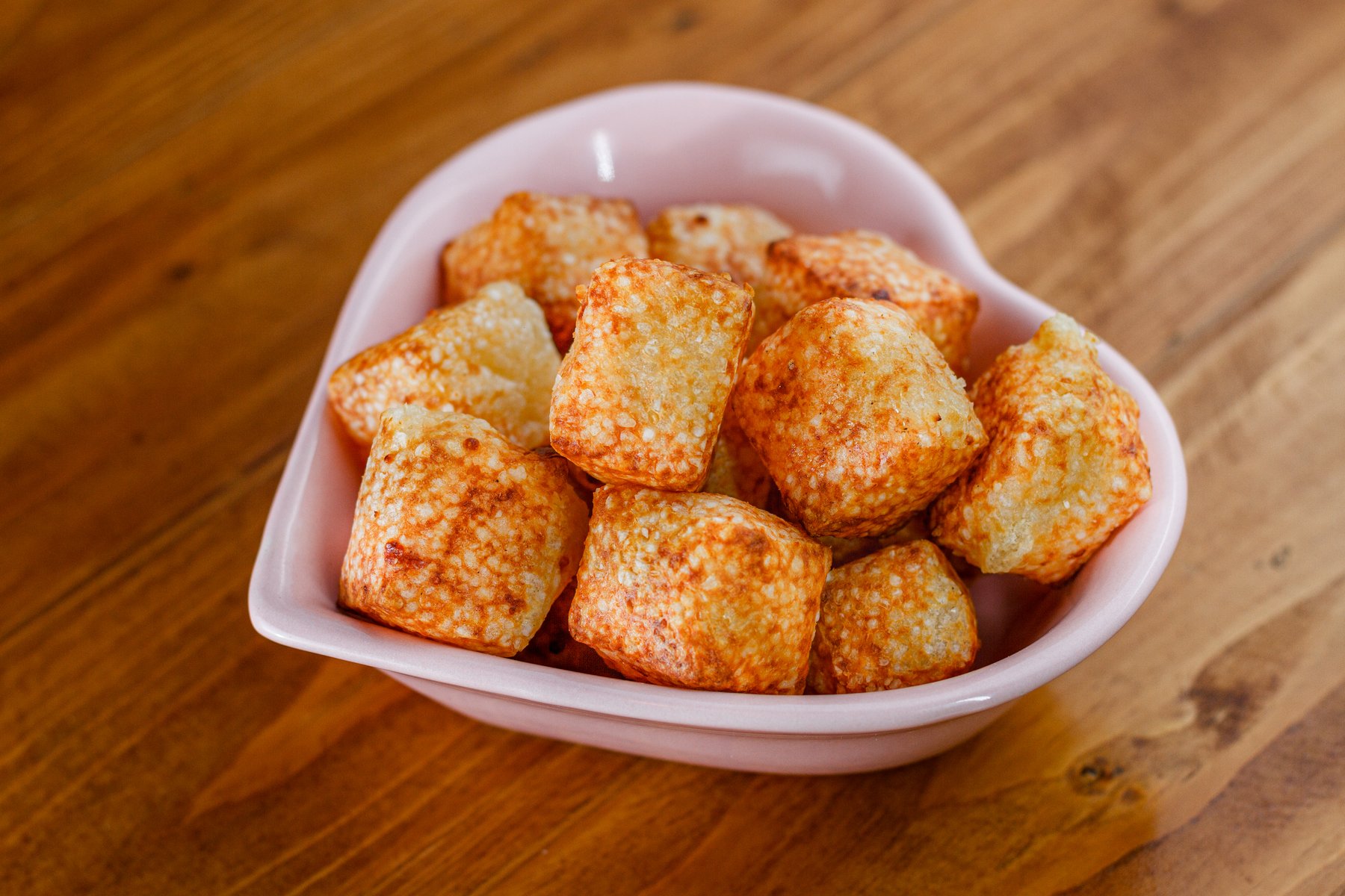 Cubinhos Dourados Tradicional servidos em tigela - JRM Foods